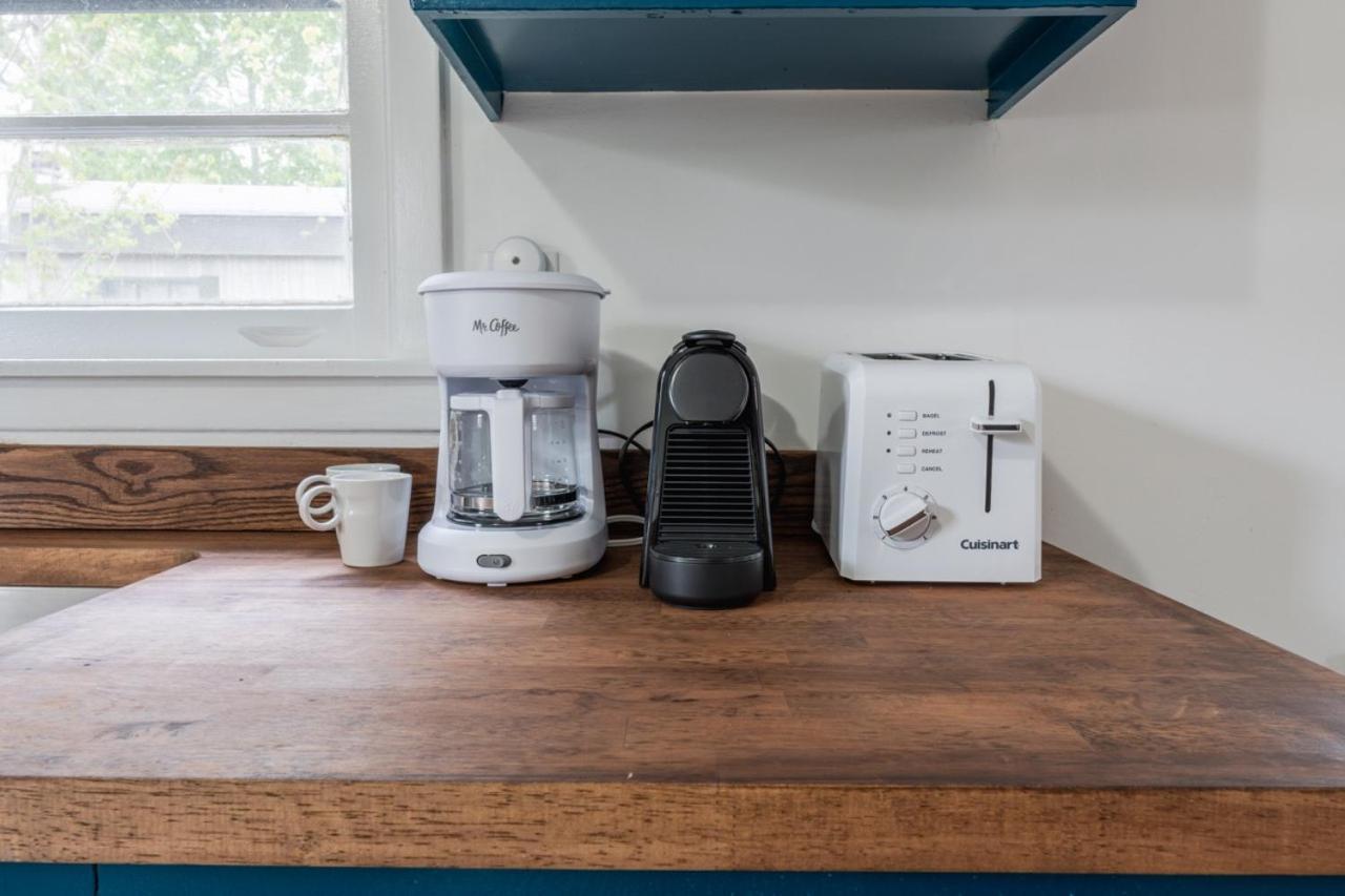 Retro Retreat Renovated 2br, Desk, No Chore List! Ferienhaus Kingston