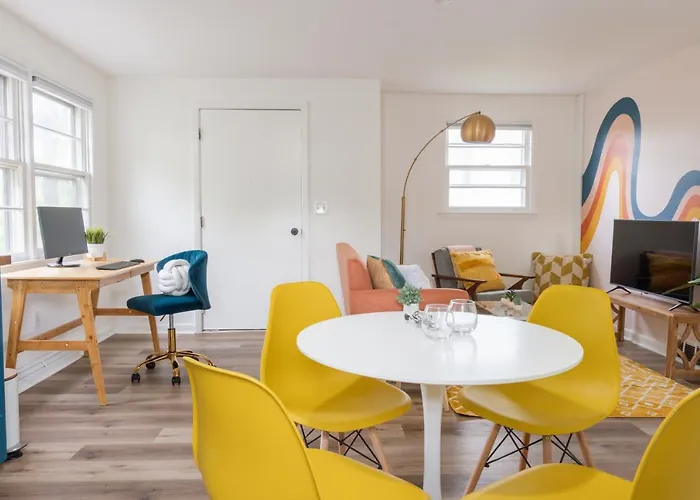 Retro Retreat Renovated 2Br, Desk, No Chore List!