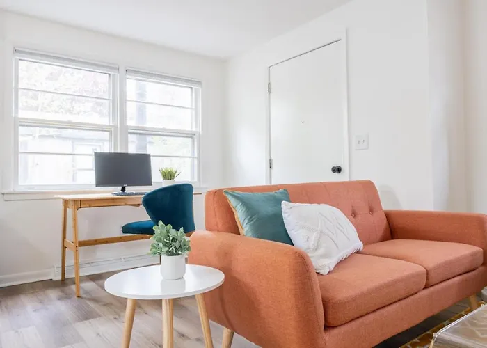 Retro Retreat Renovated 2Br, Desk, No Chore List!