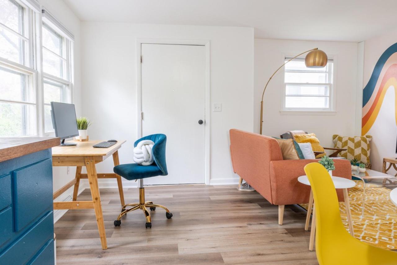 Holiday home Retro Retreat Renovated 2br, Desk, No Chore List! Kingston