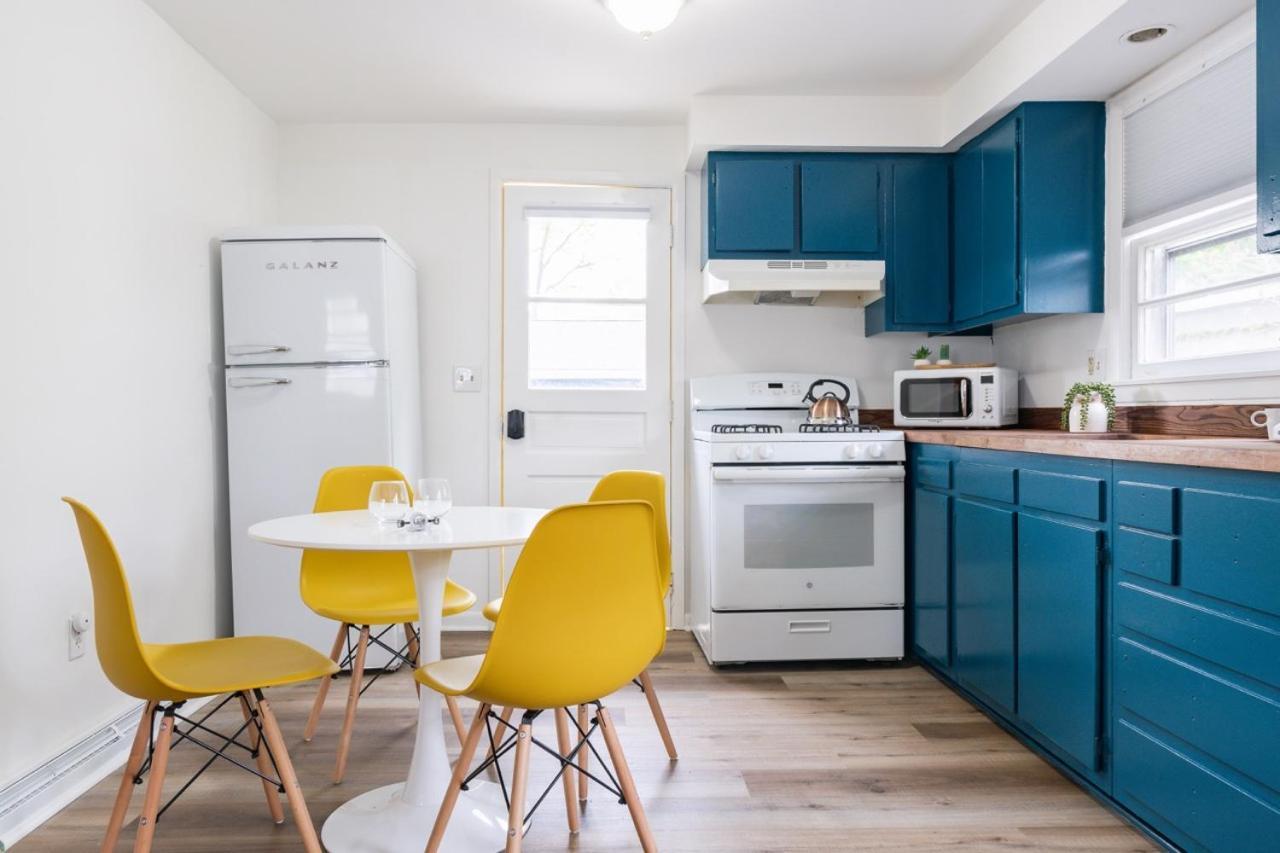 Retro Retreat Renovated 2br, Desk, No Chore List! Holiday home *