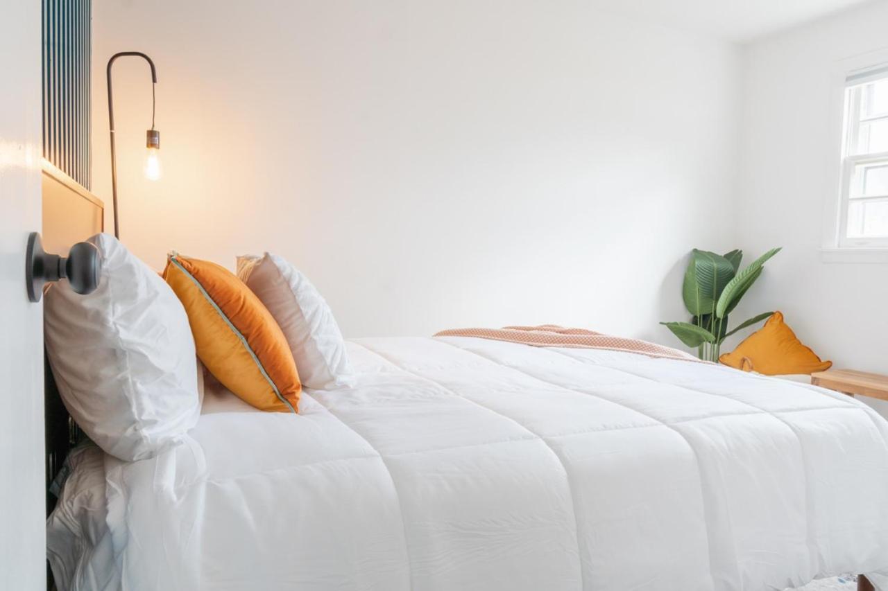 Retro Retreat Renovated 2br, Desk, No Chore List! Holiday home
