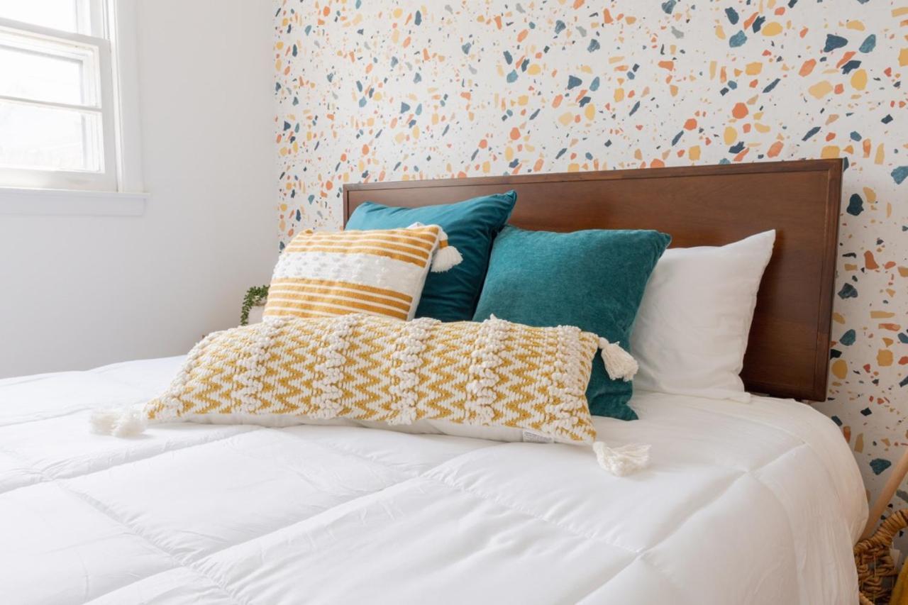 Retro Retreat Renovated 2br, Desk, No Chore List!