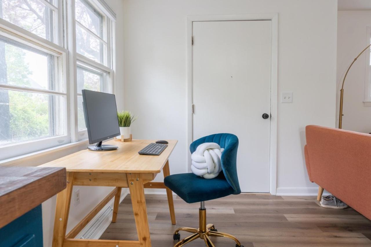 Retro Retreat Renovated 2br, Desk, No Chore List! Kingston