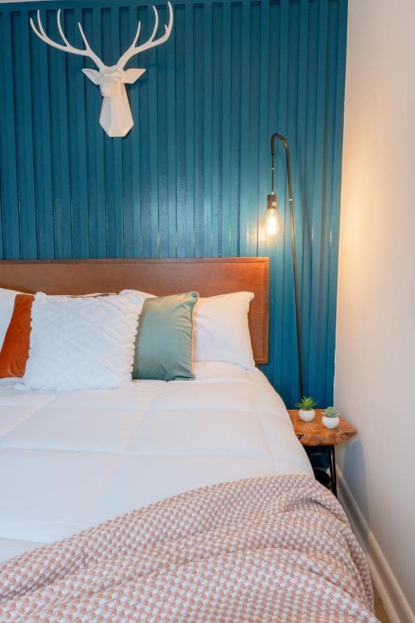 Retro Retreat Renovated 2br, Desk, No Chore List!
