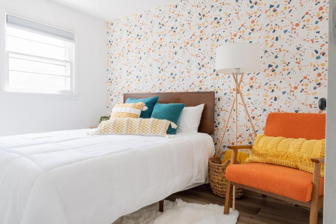 Retro Retreat Renovated 2br, Desk, No Chore List! Holiday home