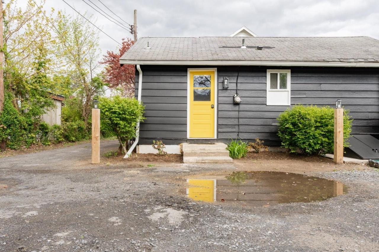 Holiday home Retro Retreat Renovated 2br, Desk, No Chore List! *
